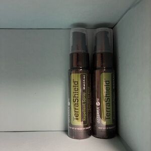 Doterra Terrashield Outdoor spray x 2
Sealed. Expiration 12/2023